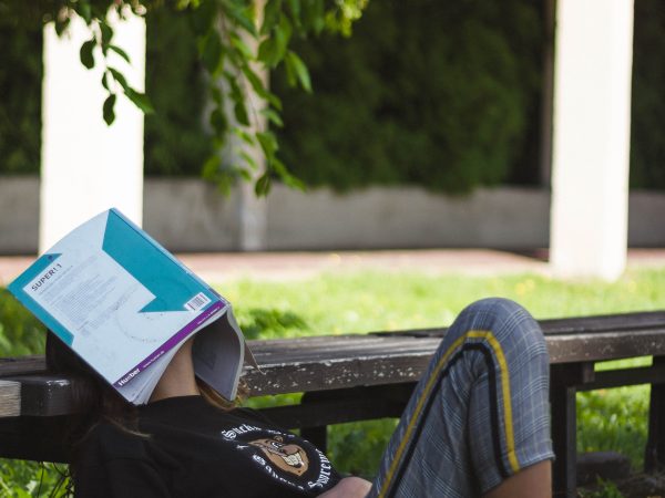 3 Fantastic ways to read a book a week (yes, even with ADHD!)