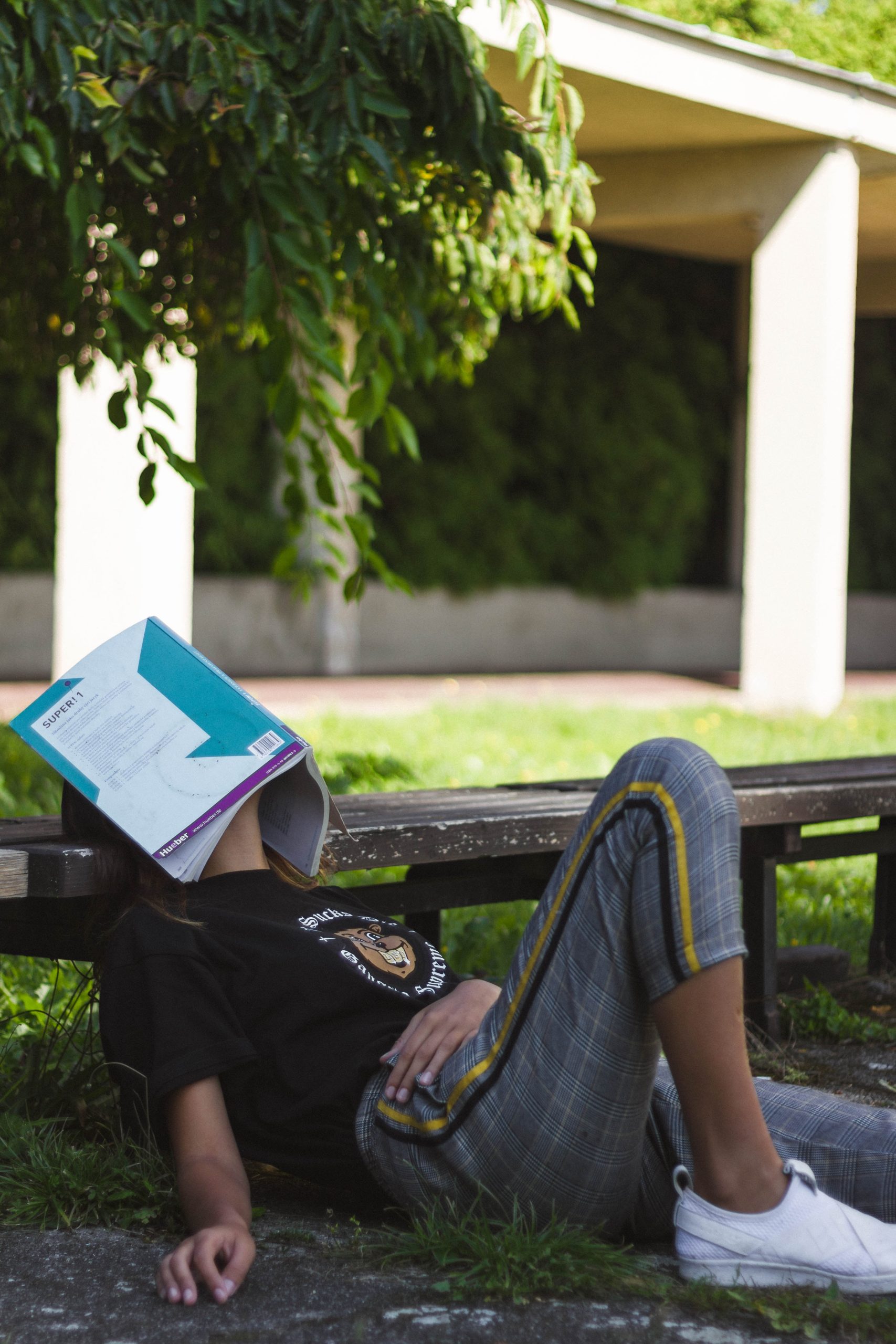 3 Fantastic ways to read a book a week (yes, even with ADHD!)